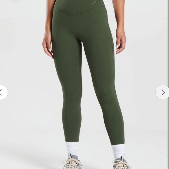 Gymshark Green Elevate Leggings Size Medium - Picture 1 of 8